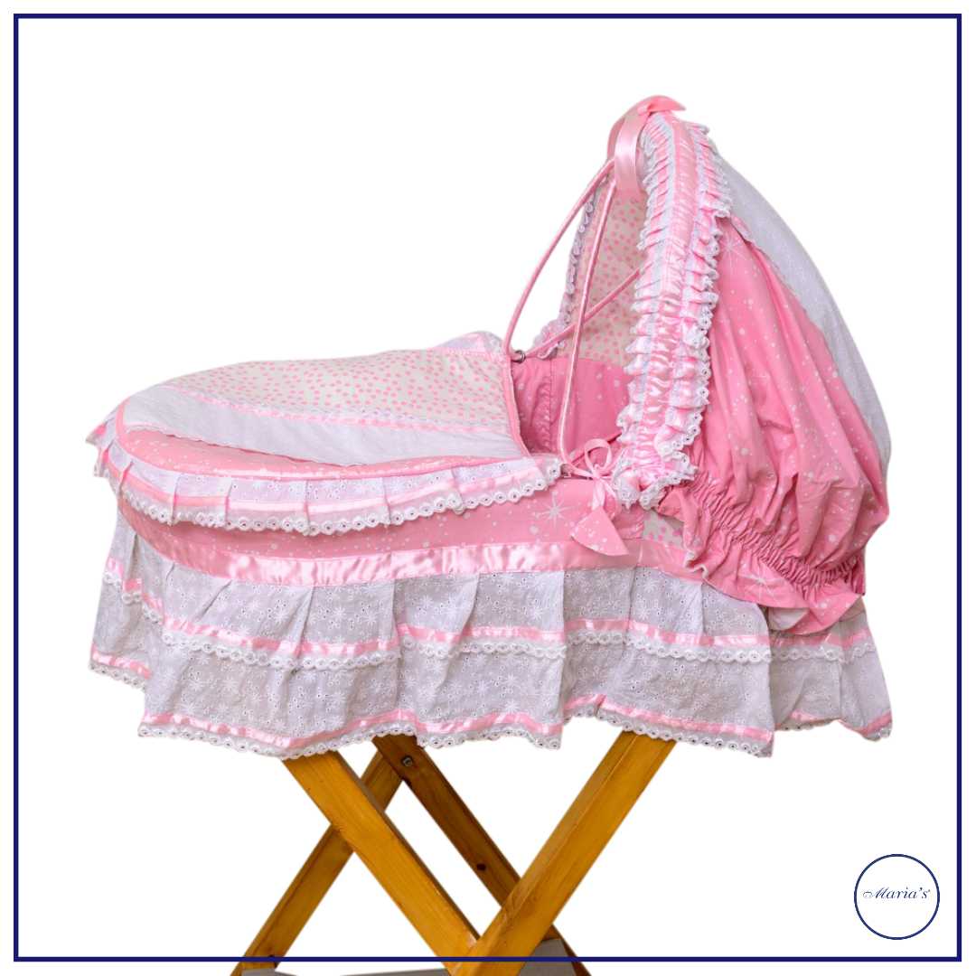 Mosses Basket With Cotton Bedding