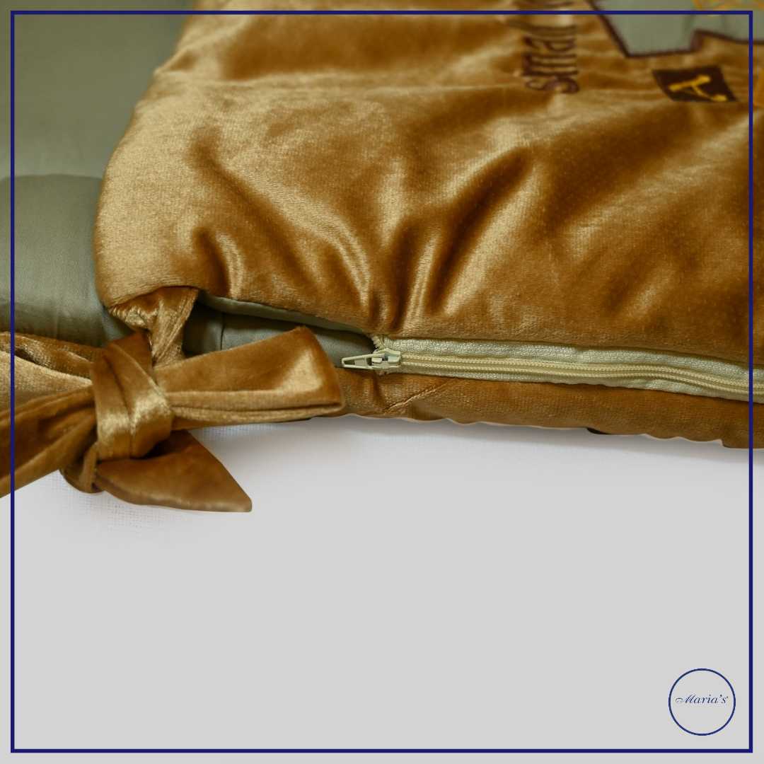 Velvet Carry Nest With Small Wonder Embroidery With Pillow