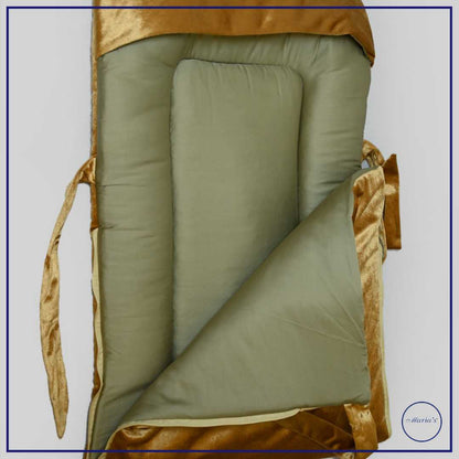 Velvet Carry Nest With Small Wonder Embroidery With Pillow